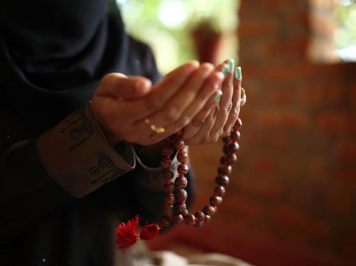 Detail Gambar Orang Muslim Lagi Berdoa Nomer 10