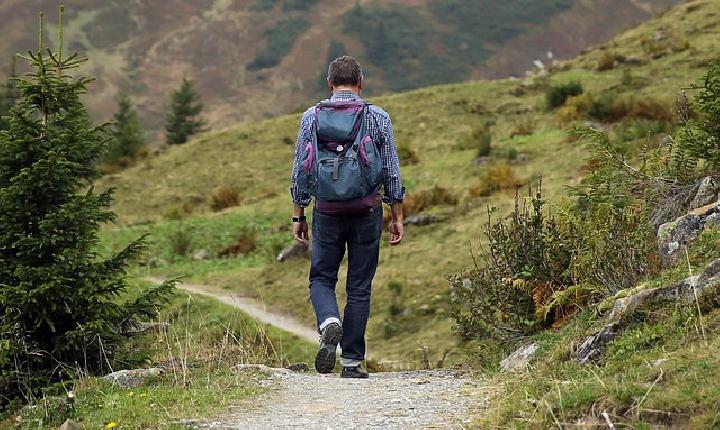 Detail Gambar Orang Naik Gunung Nomer 13