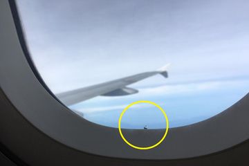 Detail Gambar Orang Naik Pesawat Nomer 13