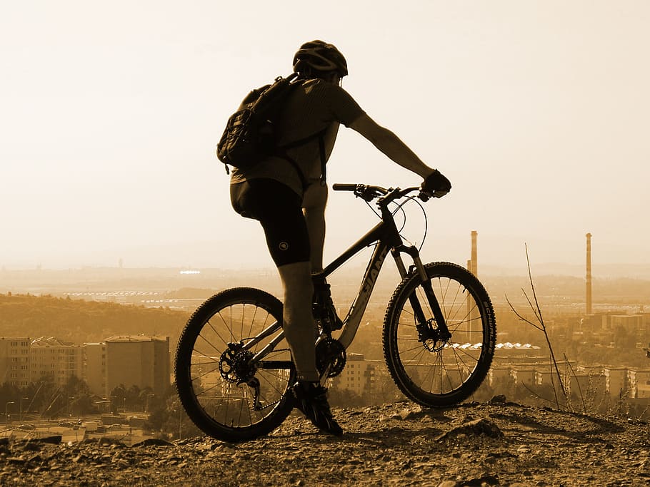 Detail Gambar Orang Naik Sepeda Gunung Nomer 53
