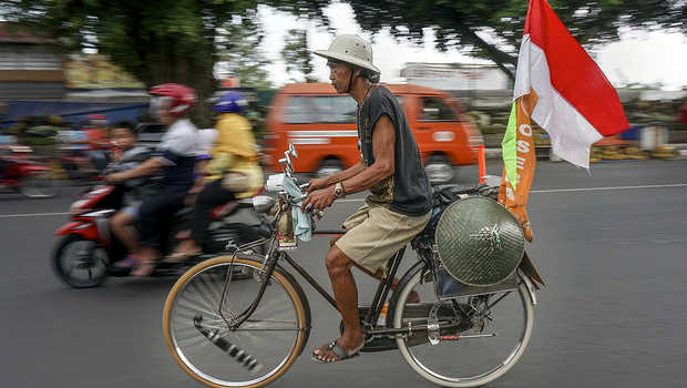 Detail Gambar Orang Naik Sepeda Lucu Nomer 25