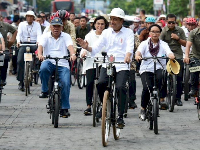 Detail Gambar Orang Naik Sepeda Ontel Nomer 24