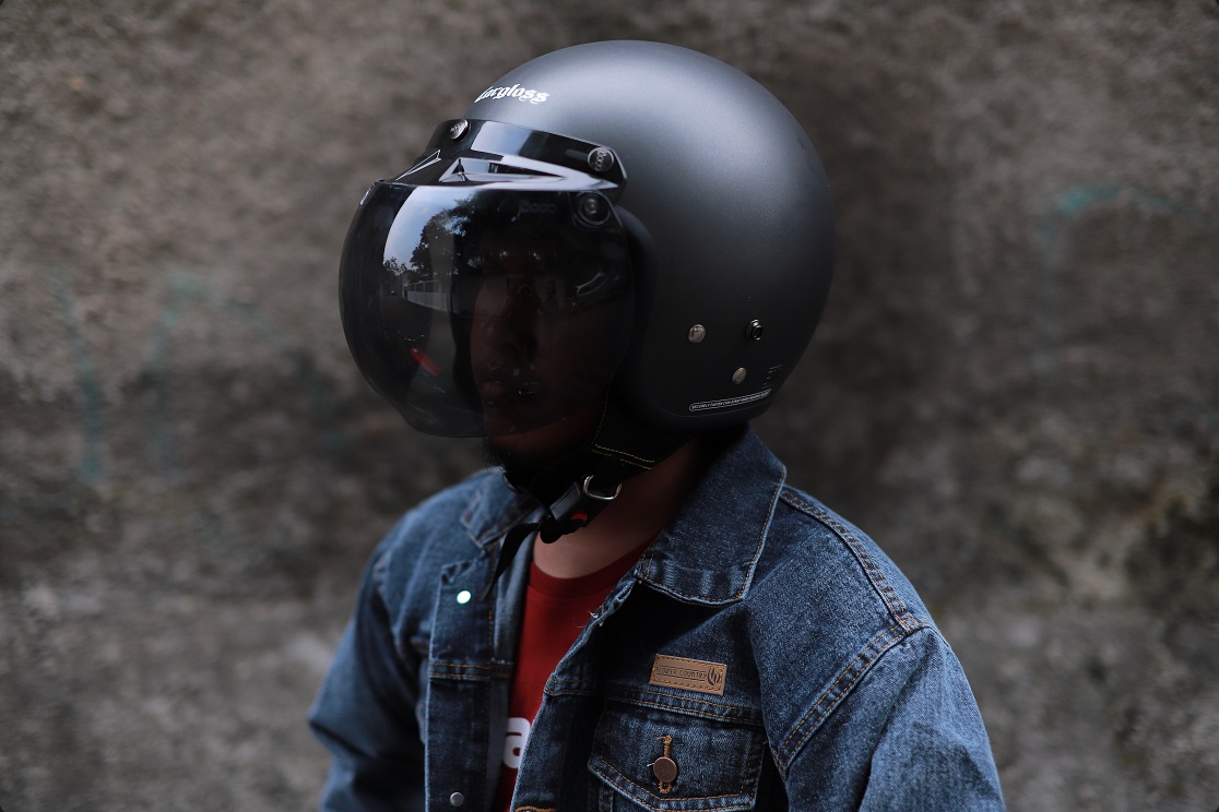 Detail Gambar Orang Pakai Helm Bogo Nomer 2