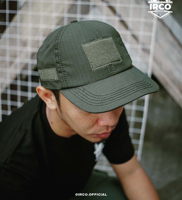 Detail Gambar Orang Pakai Topi Nomer 23