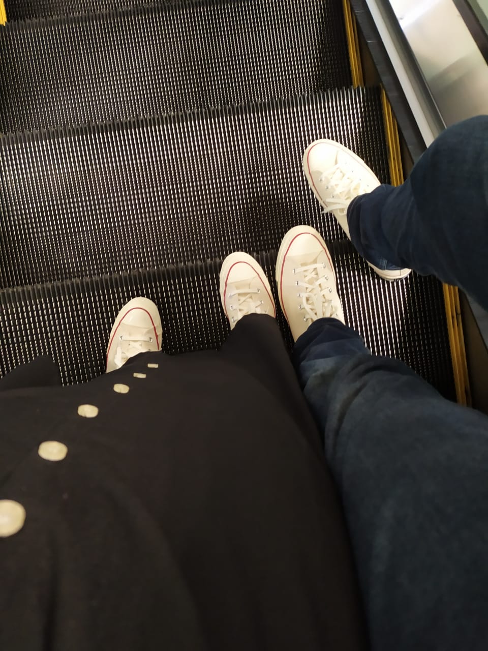 Detail Gambar Orang Pake Sepatu Converse Nomer 47