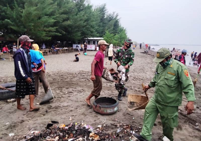 Detail Gambar Orang Pungut Sampah Nomer 49