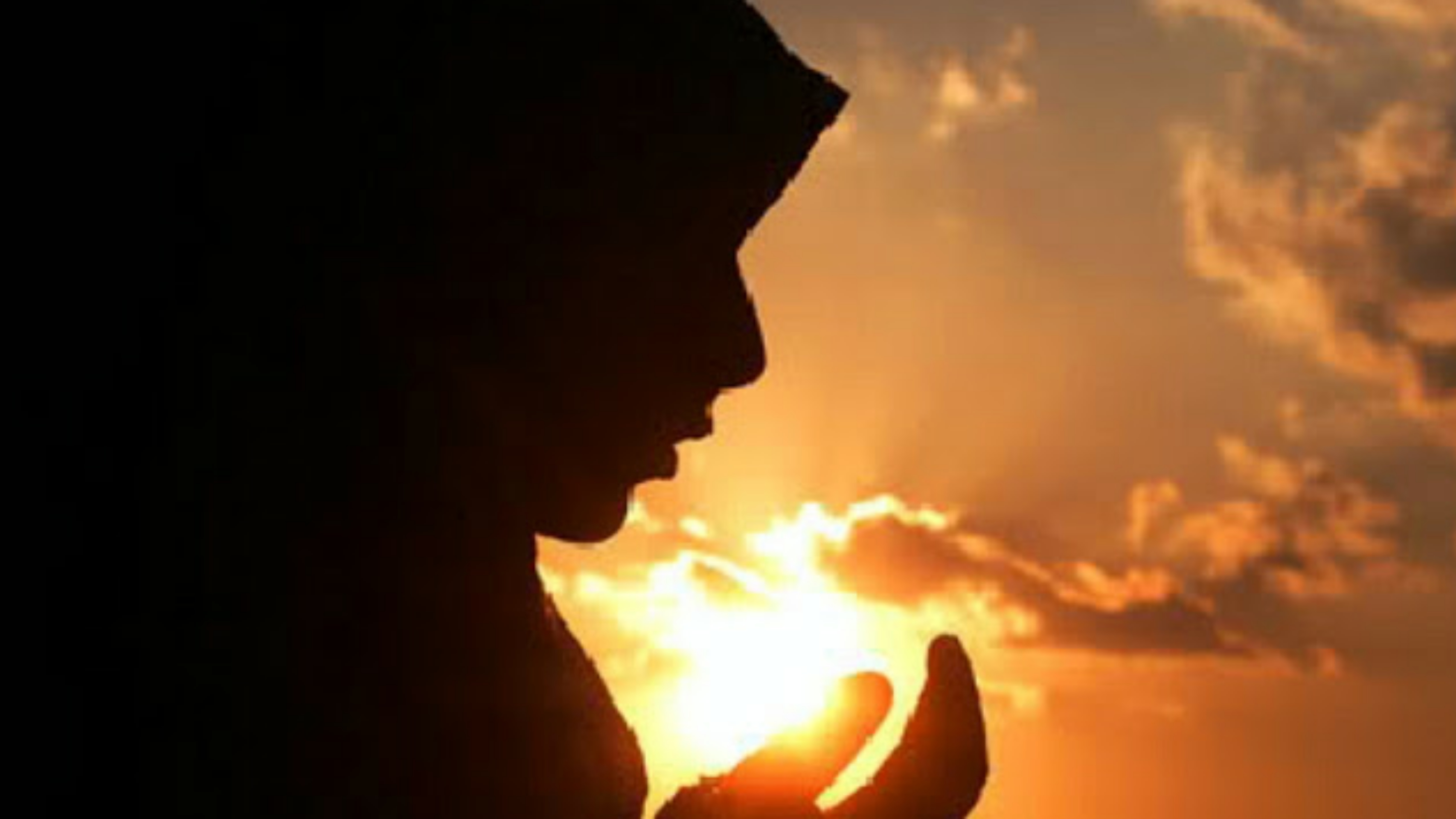 Detail Gambar Orang Sedang Berdoa Nomer 11
