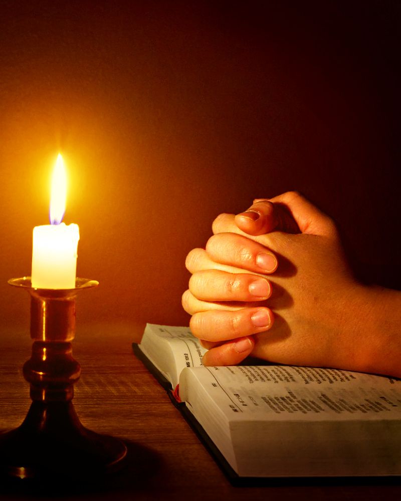 Detail Gambar Orang Sedang Berdoa Kristen Nomer 45