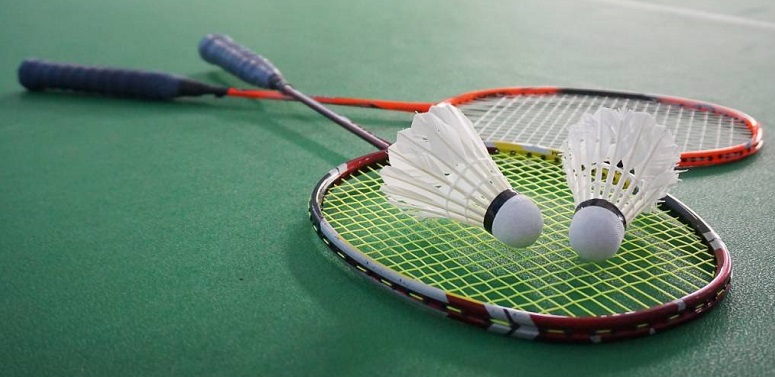 Detail Gambar Orang Sedang Bermain Badminton Nomer 52