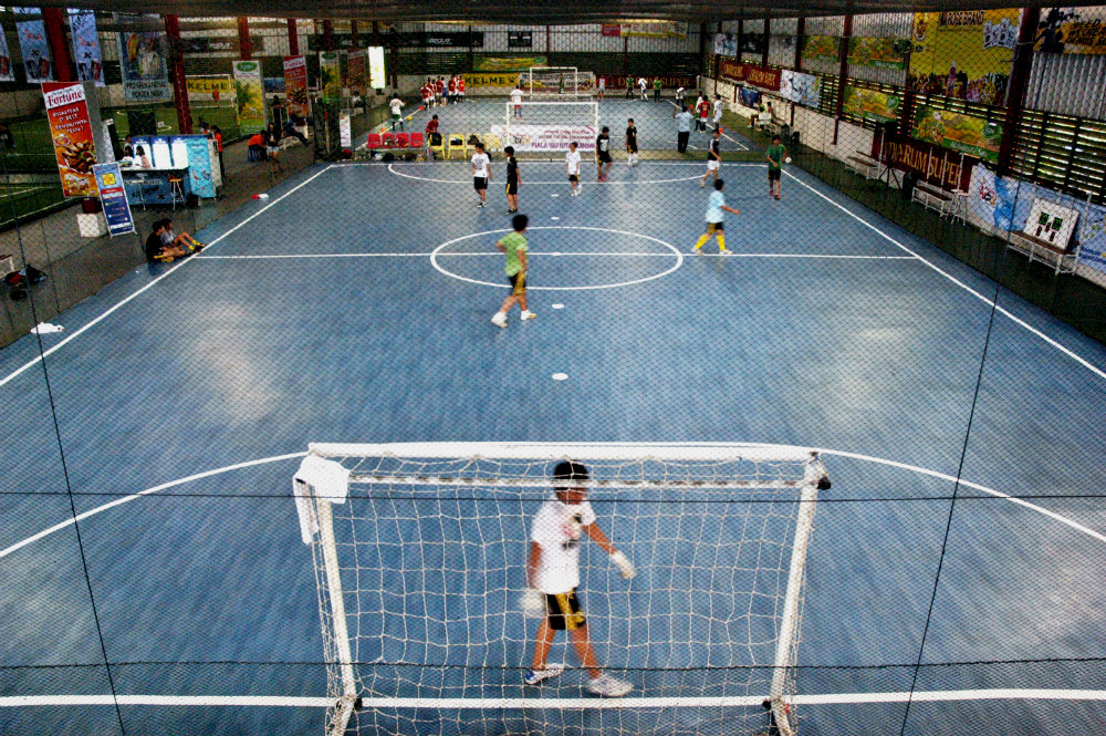 Detail Gambar Orang Sedang Bermain Futsal Nomer 4