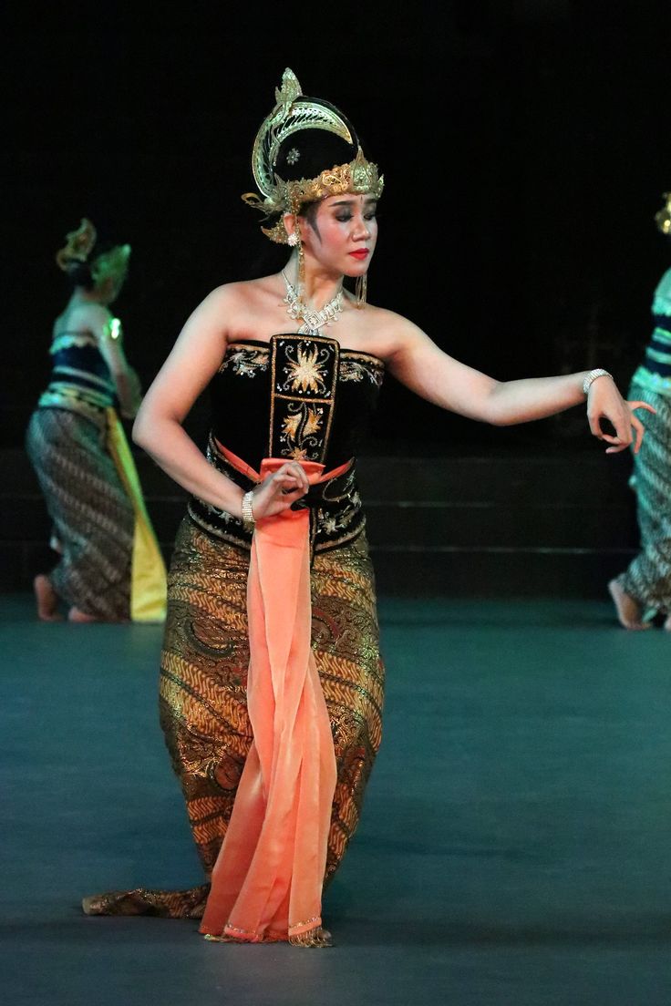 Detail Gambar Orang Sedang Dance Nomer 12