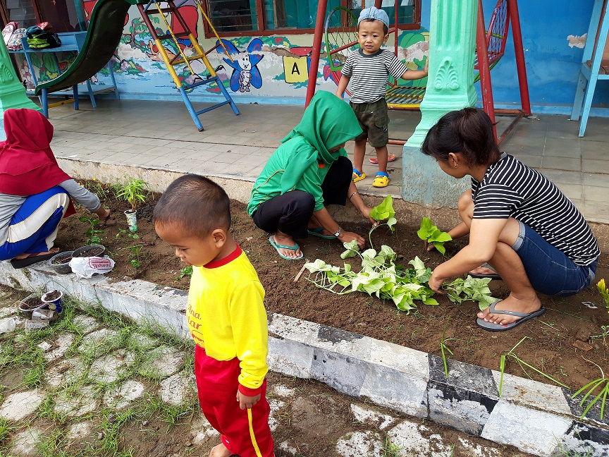 Detail Gambar Orang Sedang Kerja Bakti Nomer 39