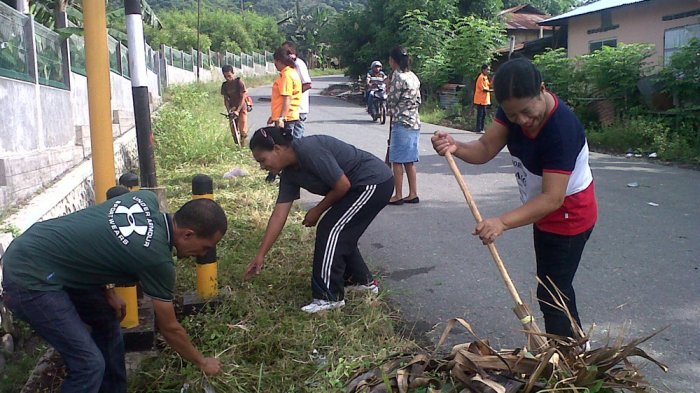 Detail Gambar Orang Sedang Kerja Bakti Nomer 7