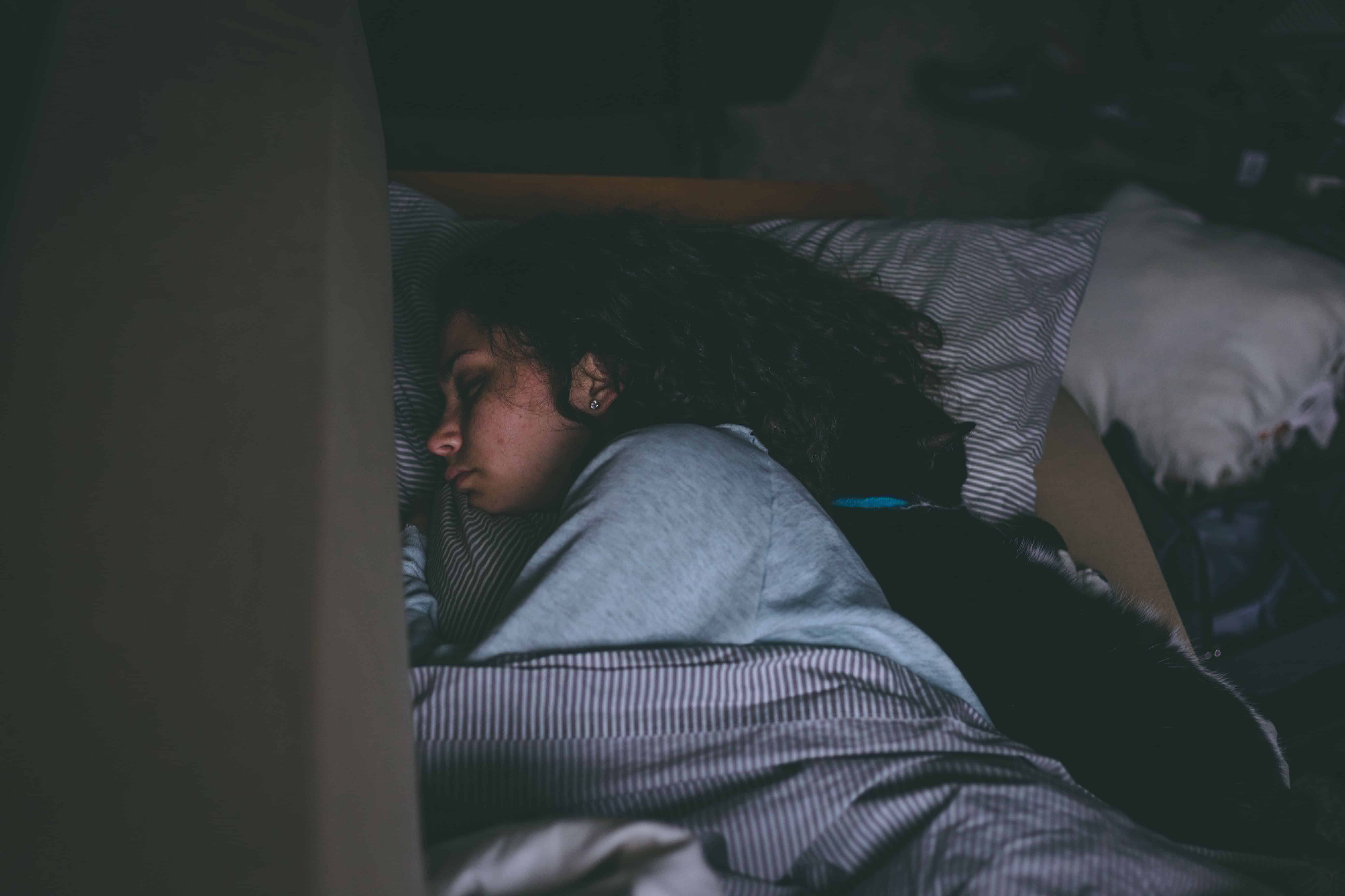 Detail Gambar Orang Sedang Tidur Nomer 27