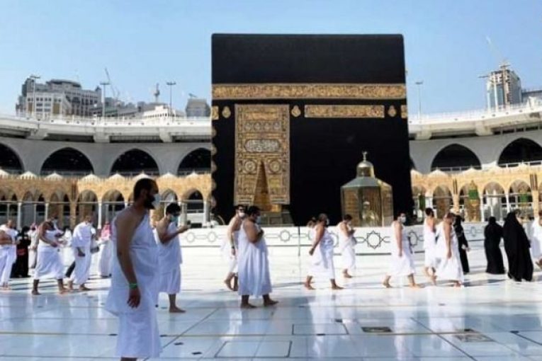 Detail Gambar Orang Sedang Umrah Nomer 40