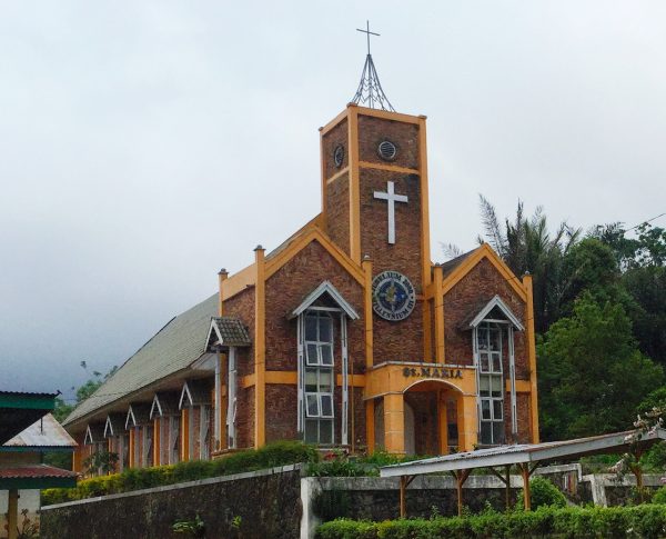 Detail Gambar Orang Sembahyang Di Gereja Protestan Nomer 22