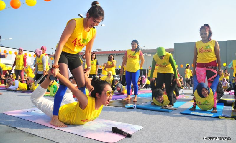 Detail Gambar Orang Senam Yoga Nomer 48