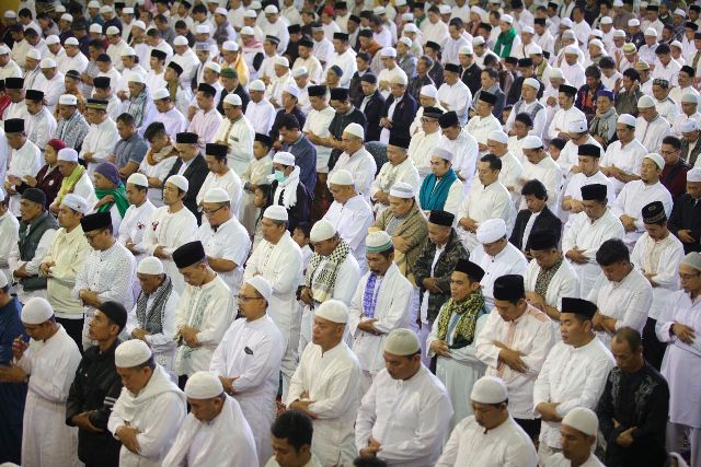 Detail Gambar Orang Sholat Berjamaah Nomer 20