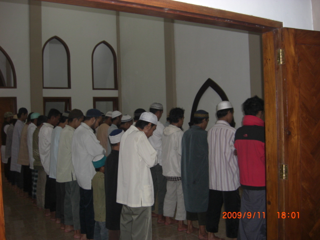 Detail Gambar Orang Sholat Berjamaah Nomer 35