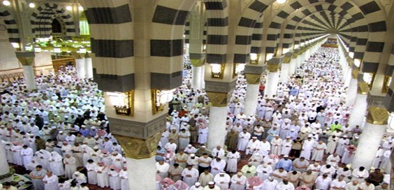 Detail Gambar Orang Sholat Berjamaah Di Masjid Nomer 16