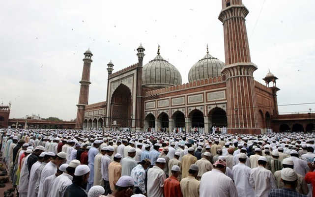 Detail Gambar Orang Sholat Berjamaah Di Masjid Nomer 44