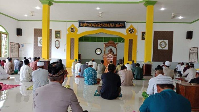 Detail Gambar Orang Sholat Jumat Nomer 23