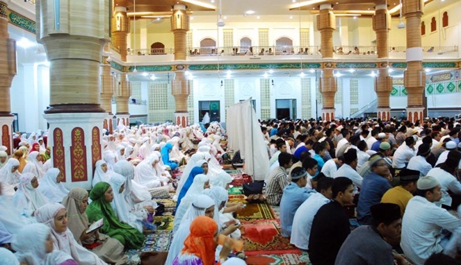 Detail Gambar Orang Sholat Tarawih Nomer 6