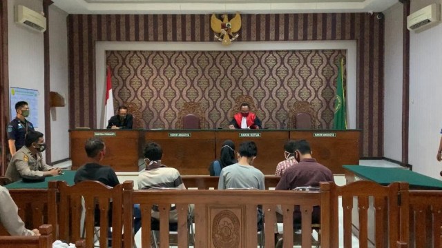 Detail Gambar Orang Sidang Nomer 37