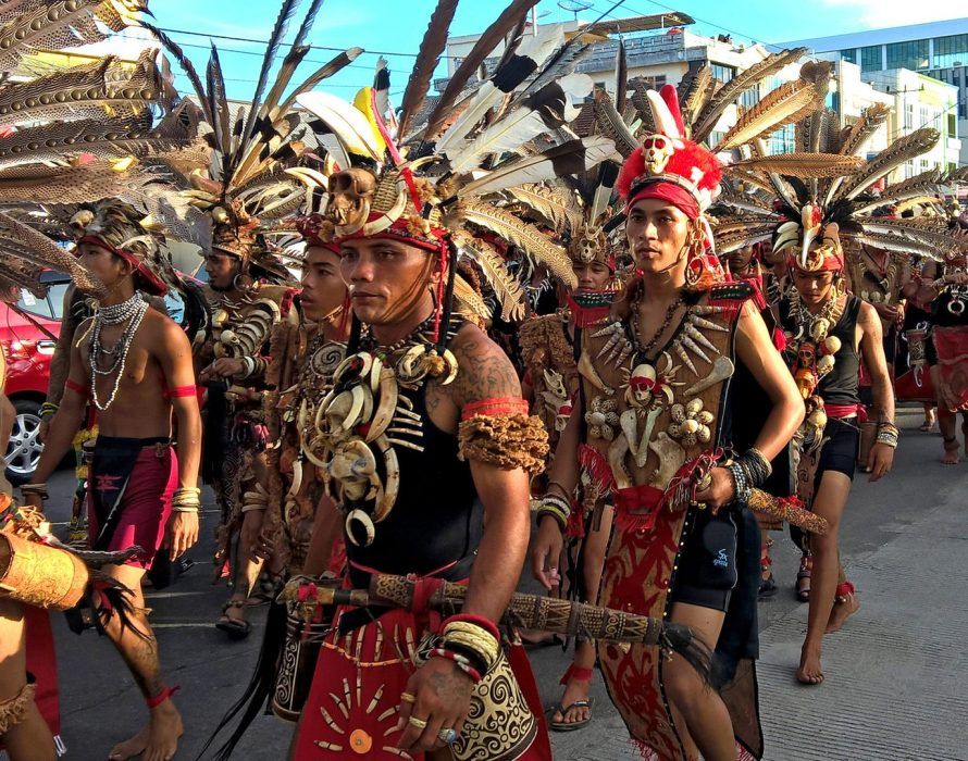 Detail Gambar Orang Suku Dayak Nomer 28