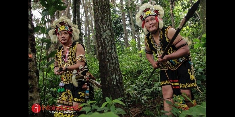 Detail Gambar Orang Suku Dayak Nomer 32