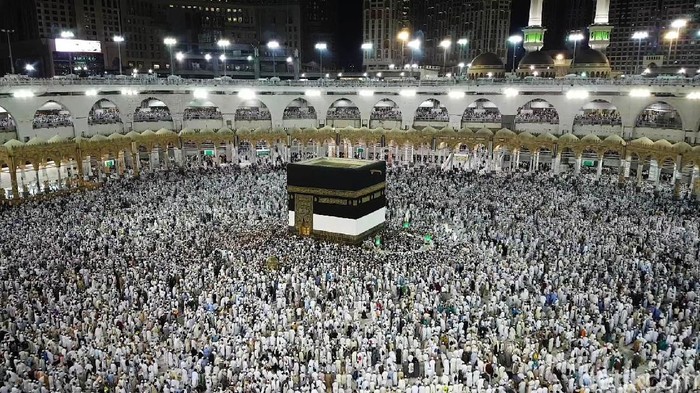 Detail Gambar Orang Tawaf Nomer 21