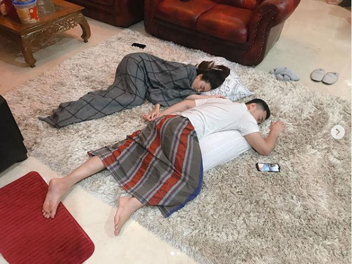 Download Gambar Orang Tidur Berdua Nomer 30