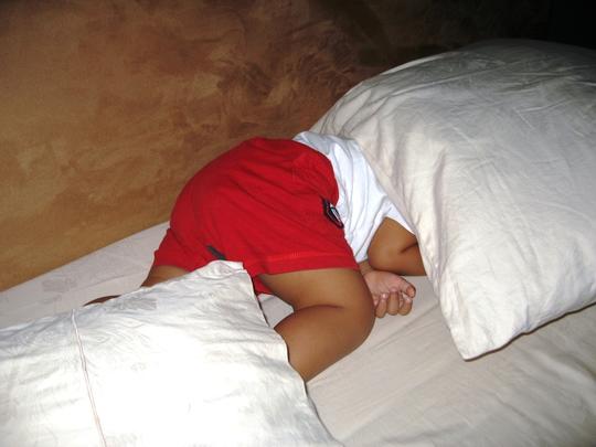 Detail Gambar Orang Tidur Gokil Nomer 23