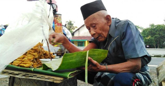 Detail Gambar Orang Tua Bekerja Nomer 22