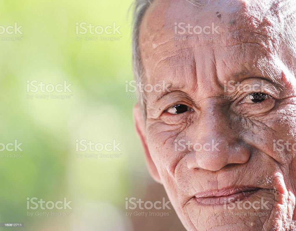 Detail Gambar Orang Tua Tersenyum Nomer 23