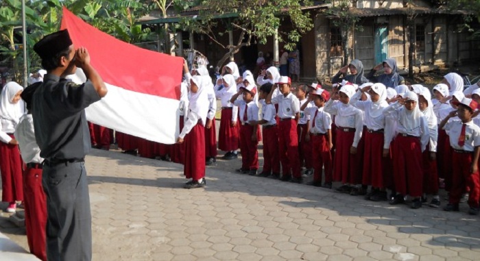 Detail Gambar Orang Upacara Bendera Nomer 24