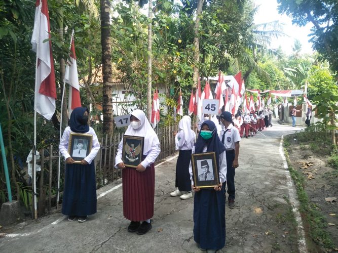 Detail Gambar Orang Upacara Bendera Nomer 38