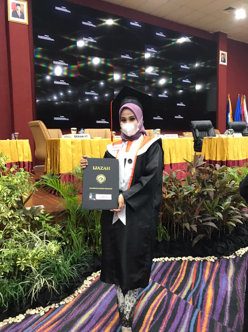 Download Gambar Orang Wisuda Nomer 37