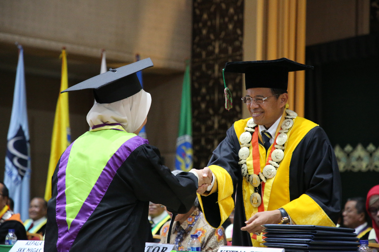 Download Gambar Orang Wisuda Nomer 48