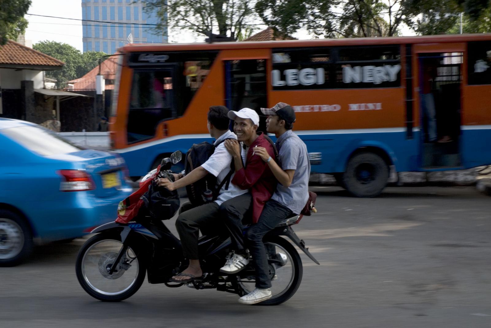 Detail Gambar Orang Yang Melanggar Lalu Lintas Nomer 22