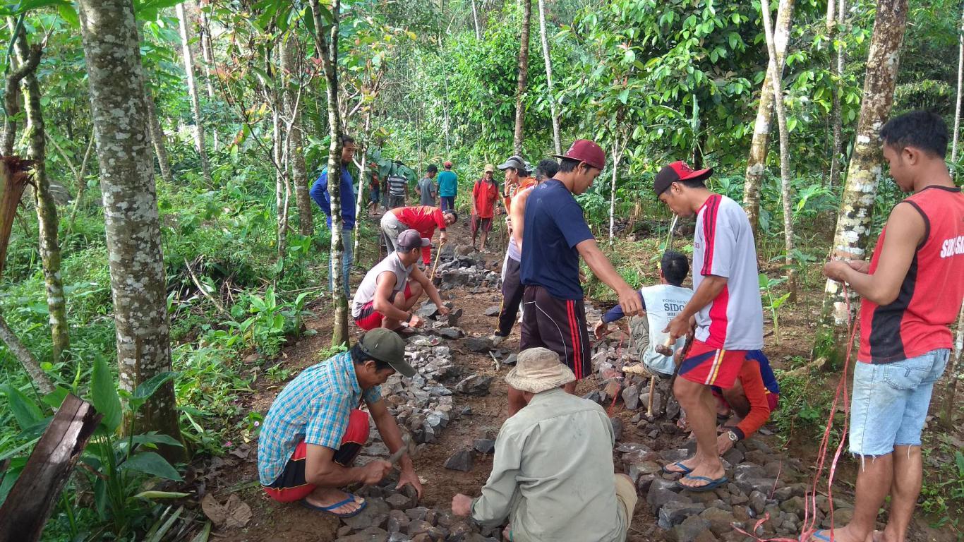 Detail Gambar Orang Yang Sedang Gotong Royong Nomer 25