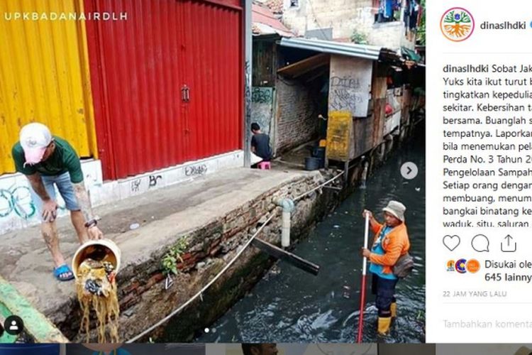 Detail Gambar Orang Yang Sedang Membuang Sampah Di Sungai Nomer 8