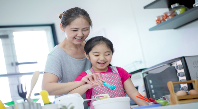 Detail Gambar Orang Yans Sedang Memasak Bersama Nomer 21