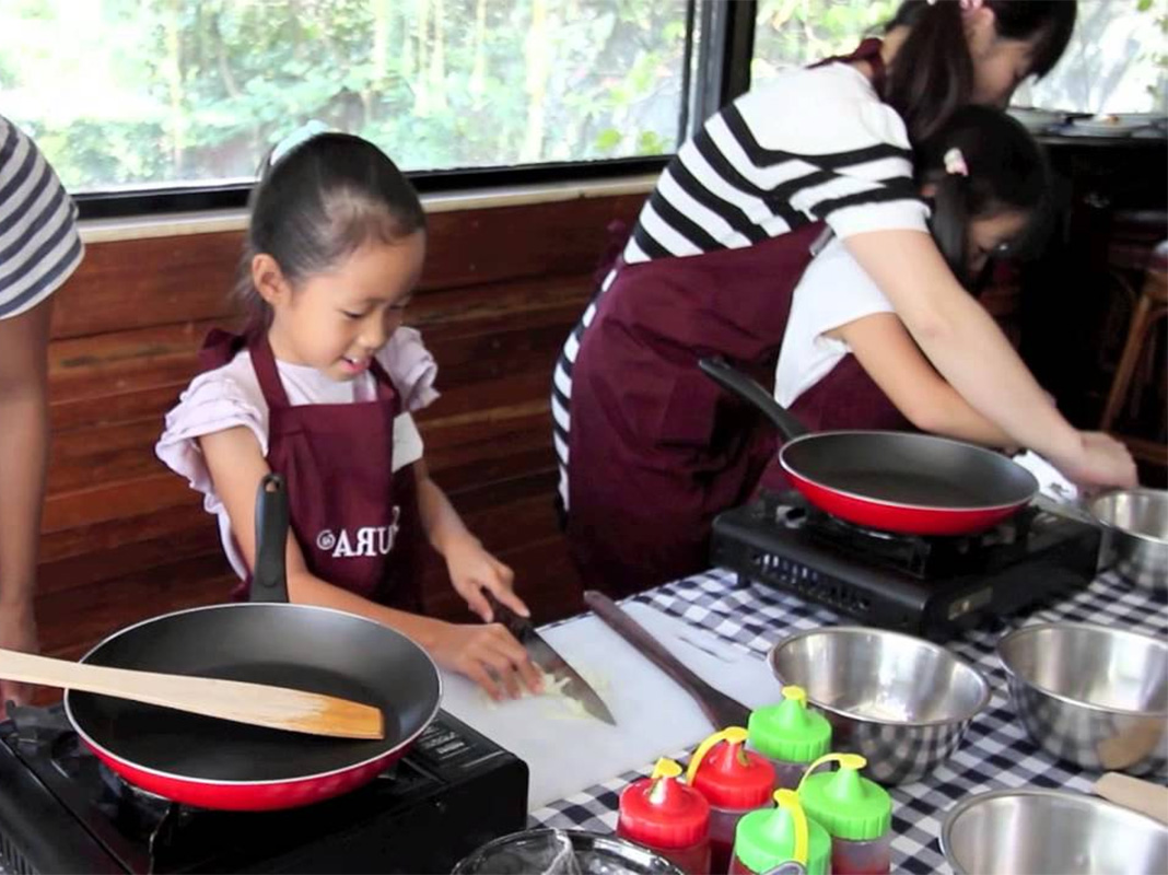 Detail Gambar Orang Yans Sedang Memasak Bersama Nomer 46