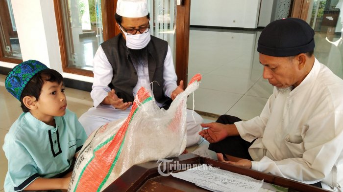 Detail Gambar Orang Zakat Nomer 19