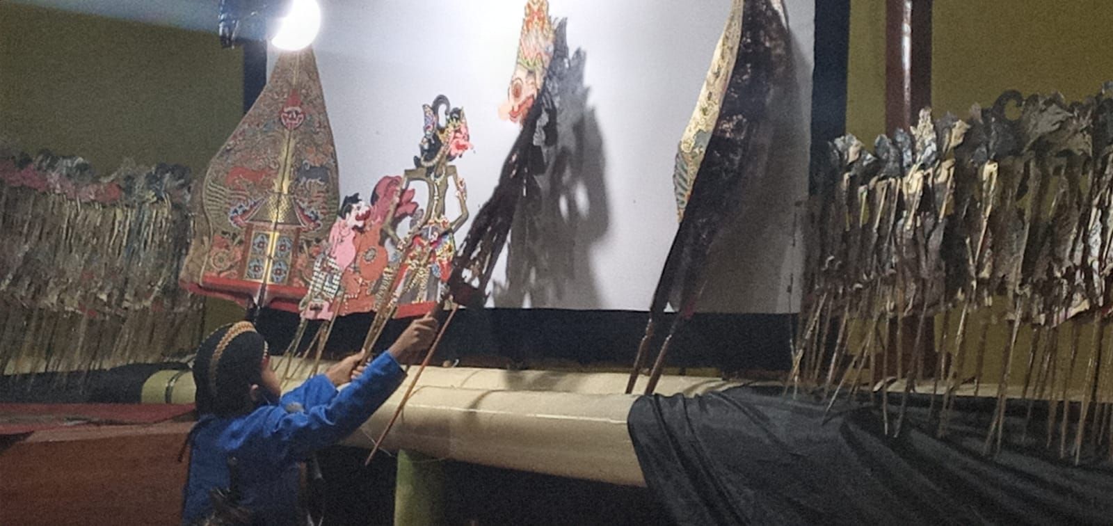 Detail Gambar Pagelaran Wayang Kulit Nomer 49