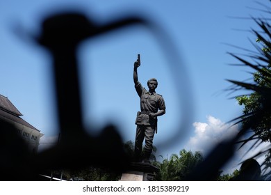 Detail Gambar Pahlawan Indonesia Slamet Riyadi Nomer 40