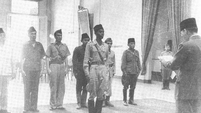 Detail Gambar Pahlawan Jenderal Soedirman Dan Ir Soekarno Nomer 9