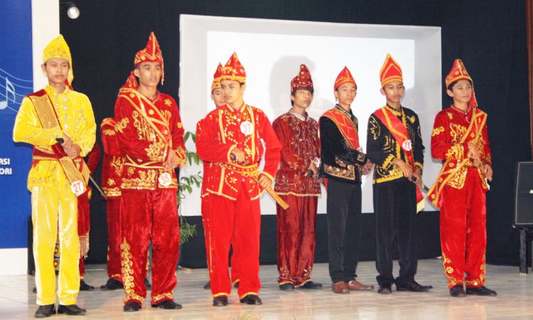 Detail Gambar Pakaan Adat Nasional Provinsi Jawa Hitam Putih Lengkap Nomer 45