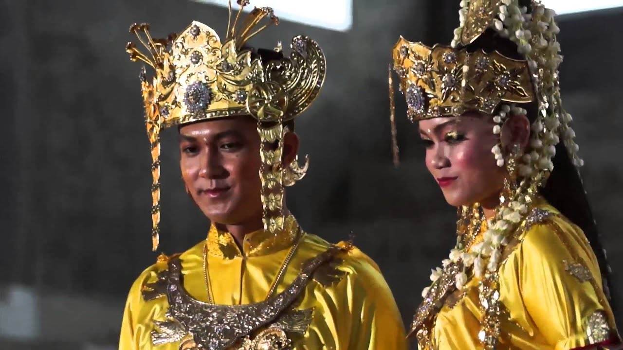 Detail Gambar Pakaian Adat Kalimantan Selatan Nomer 18